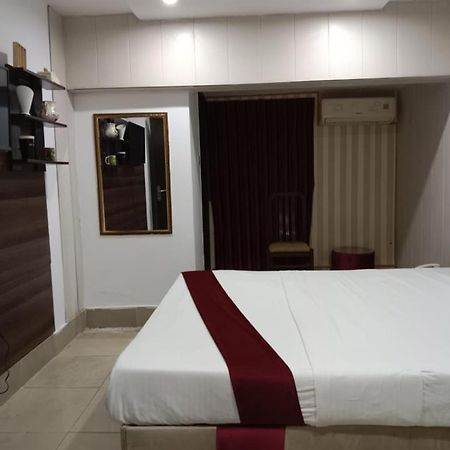 Helen One Hotel Лахор Экстерьер фото