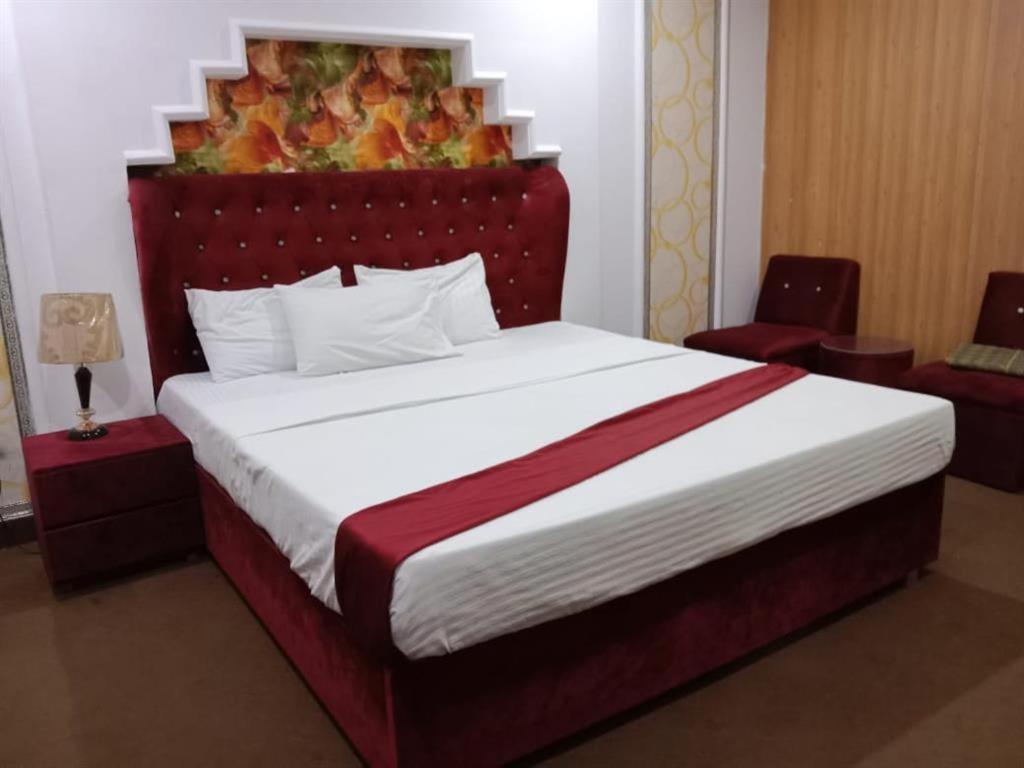 Helen One Hotel Лахор Экстерьер фото